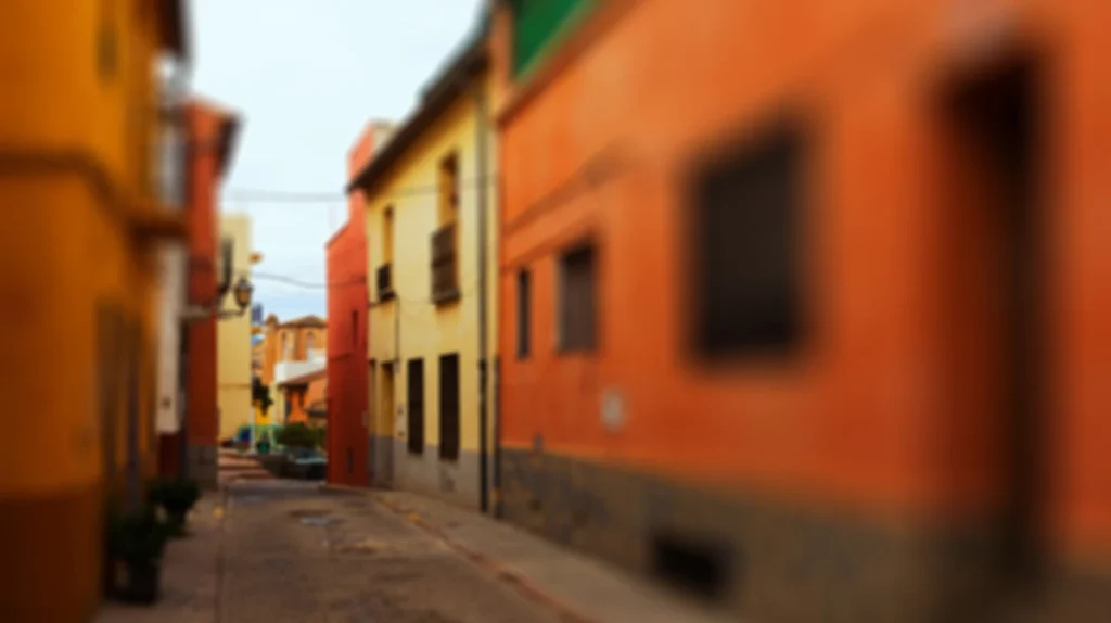 Simulación de la visión con astigmatismo: imágenes borrosas y distorsionadas, con líneas que se ven dobles o poco claras.